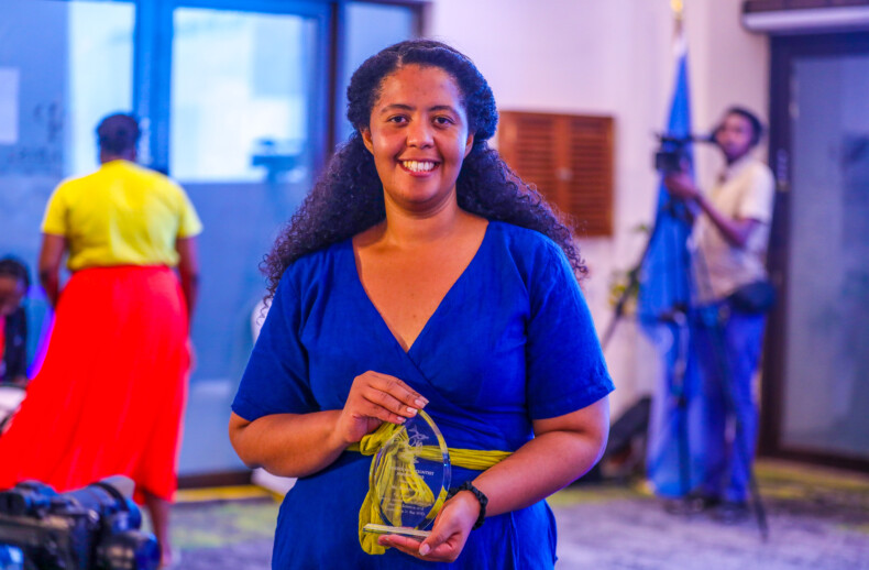 Sheena Talma receives the Emerging Scientist Award. Credit: WIOMSA